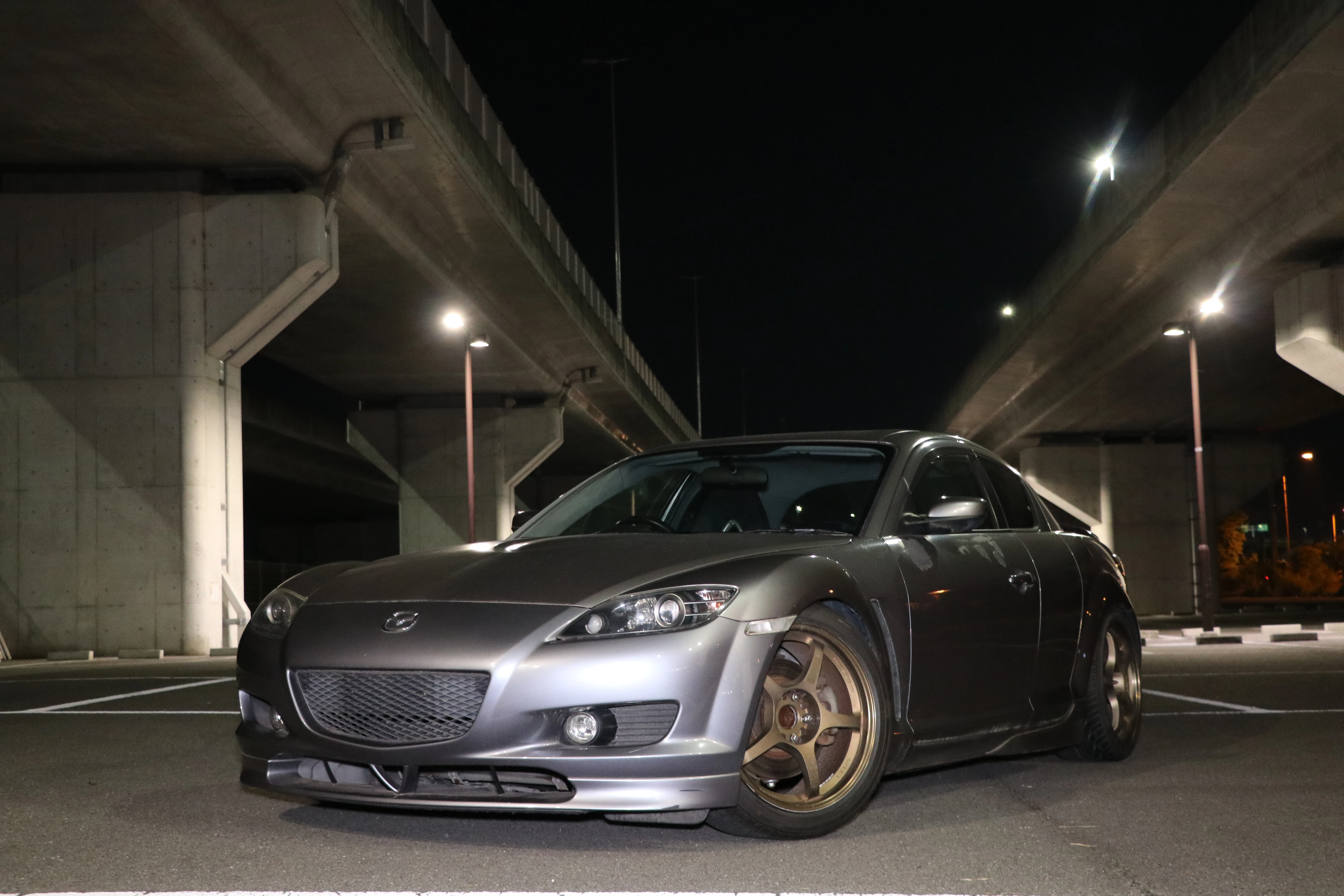 RX-8の軽量化を施した究極のチューニングを。カーズショップAMDで新たな走りを体験しよう！