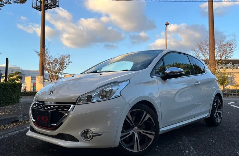 208GTIターボで感じる、究極のダイナミックドライブ！