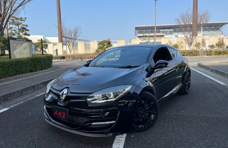 高性能と情熱が詰まったニュルブルクリンク最速のメガーヌRS