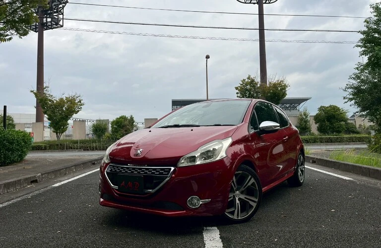 ピュアドライビングの快感、プジョー208GTI 1600ccターボ200馬力を体感せよ